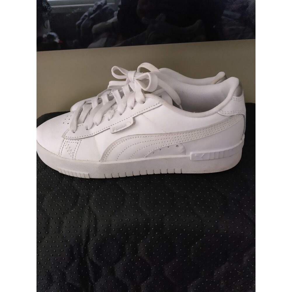 Women's White Puma Sneakers.  Size 7.5